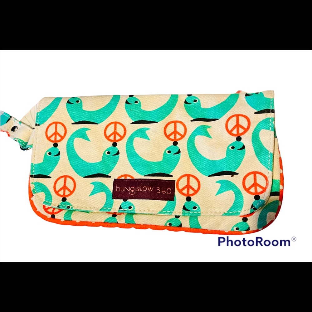 Women’s vegan wallet made by Bungalow 360. Hippie vibe. New with tags